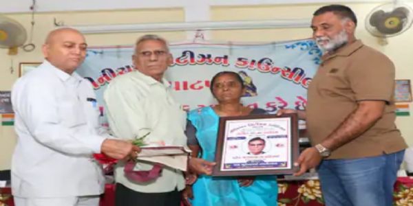 પાટણમાં સિનિયર સિટીઝન કાઉન્સિલ દ્વારા ગૌભક્તો અને વડીલોનું સન્માન