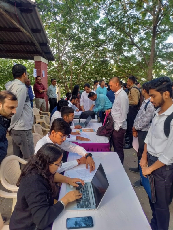 રીલાયન્સ ઈન્ડસ્ટ્રીઝની વિશેષ પ્લેસમેન્ટ ડ્રાઇવમાં સરકારી કોલેજના 225 ડિગ્રી એન્જિનિયરિંગ વિદ્યાર્થીઓની પસંદગી ઉચ્ચ અને તાંત્રિક શિક્ષણ મંત્રી ડો. પ્રદ્યુમન વાજા રીલાયન્સ ઈન્ડસ્ટ્રીઝની વિશેષ પ્લેસમેન્ટ ડ્રાઇવમાં સરકારી કોલેજના 225 ડિગ્રી એન્જિનિયરિંગ વિદ્યાર્થીઓની પસંદગી ઉચ્ચ અને તાંત્રિક શિક્ષણ મંત્રી ડો. પ્રદ્યુમન વાજા