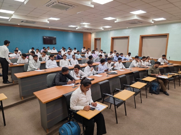 રીલાયન્સ ઈન્ડસ્ટ્રીઝની વિશેષ પ્લેસમેન્ટ ડ્રાઇવમાં સરકારી કોલેજના 225 ડિગ્રી એન્જિનિયરિંગ વિદ્યાર્થીઓની પસંદગી ઉચ્ચ અને તાંત્રિક શિક્ષણ મંત્રી ડો. પ્રદ્યુમન વાજા રીલાયન્સ ઈન્ડસ્ટ્રીઝની વિશેષ પ્લેસમેન્ટ ડ્રાઇવમાં સરકારી કોલેજના 225 ડિગ્રી એન્જિનિયરિંગ વિદ્યાર્થીઓની પસંદગી ઉચ્ચ અને તાંત્રિક શિક્ષણ મંત્રી ડો. પ્રદ્યુમન વાજા