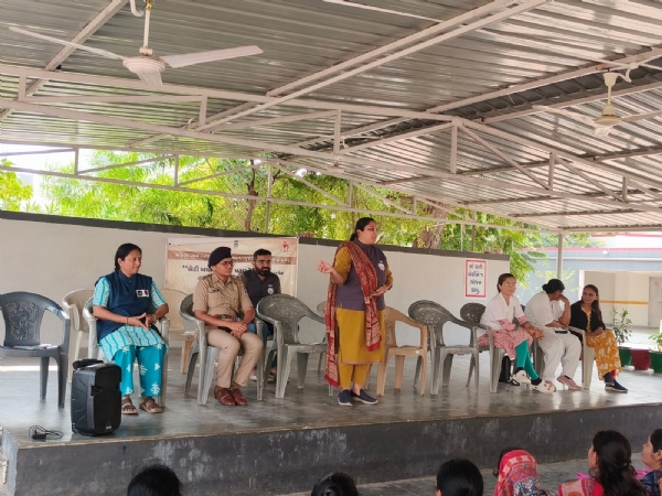 પોરબંદરના રાણાવાવ ખાતે “બેટી બચાઓ બેટી પઢાવો” અંતર્ગત કિશોરી મેળો યોજાય. પોરબંદરના રાણાવાવ ખાતે “બેટી બચાઓ બેટી પઢાવો” અંતર્ગત કિશોરી મેળો યોજાય.