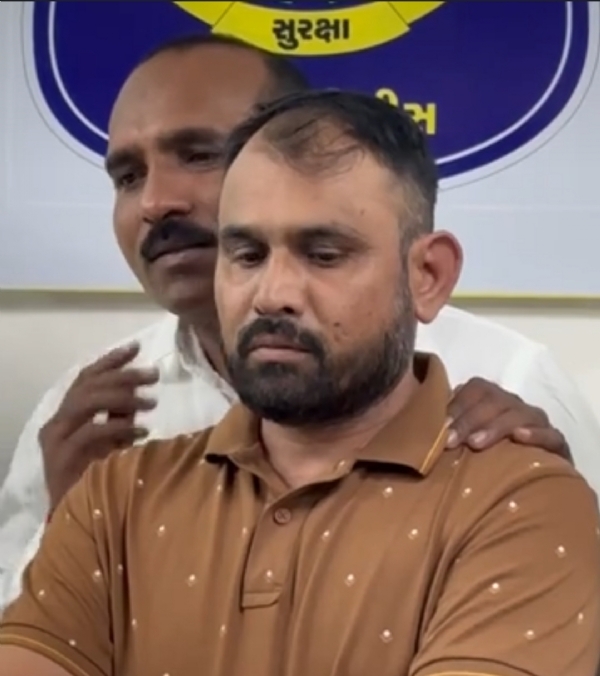 સિદ્ધપુરમાં નકલી નોટો બનાવવાના કૌભાંડનો પર્દાફાશ સિદ્ધપુરમાં નકલી નોટો બનાવવાના કૌભાંડનો પર્દાફાશ