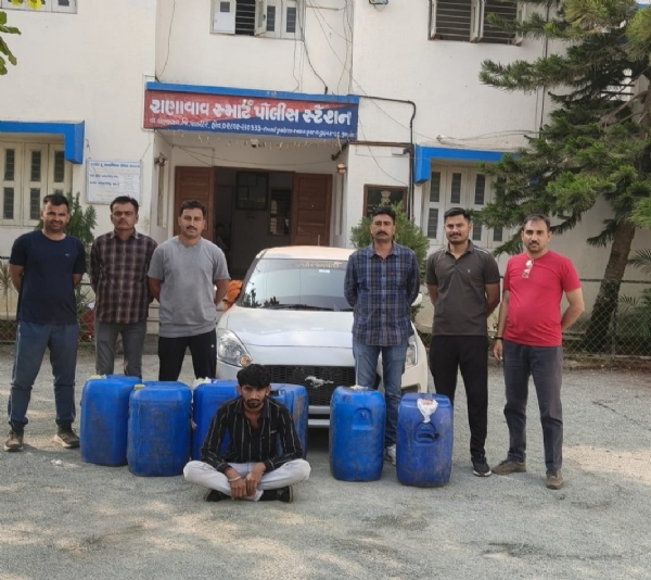 સાંજણવાળા નેશ પાસેથી કાર માંથી દેશી દારૂનો જથ્થો ઝડપાયો.