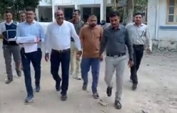 સિદ્ધપુરમાં નકલી નોટો બનાવવાના કૌભાંડનો પર્દાફાશ સિદ્ધપુરમાં નકલી નોટો બનાવવાના કૌભાંડનો પર્દાફાશ