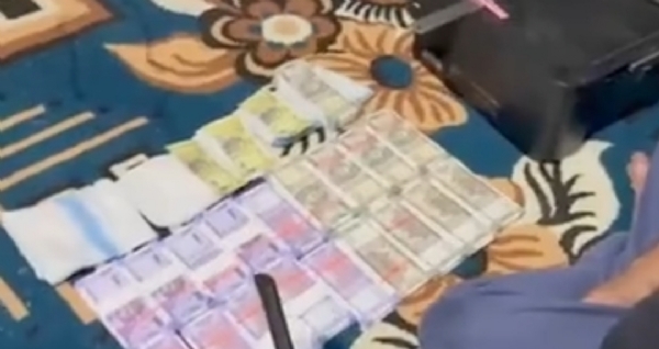 સિદ્ધપુરમાં નકલી નોટો બનાવવાના કૌભાંડનો પર્દાફાશ સિદ્ધપુરમાં નકલી નોટો બનાવવાના કૌભાંડનો પર્દાફાશ