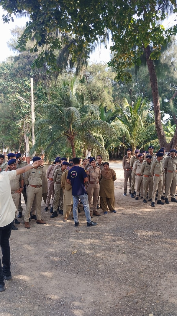 પોલીસ અને હોમગાર્ડ જવાનોને ફાયર અંગેની તાલીમ અપાઈ.