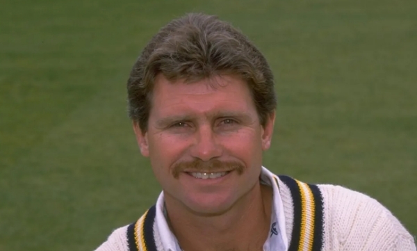 ઇંગ્લેન્ડ ક્રિકેટ ટીમના ભૂતપૂર્વ બેટિંગ દિગ્ગજ રોબિન સ્મિથ ઇંગ્લેન્ડ ક્રિકેટ ટીમના ભૂતપૂર્વ બેટિંગ દિગ્ગજ રોબિન સ્મિથ