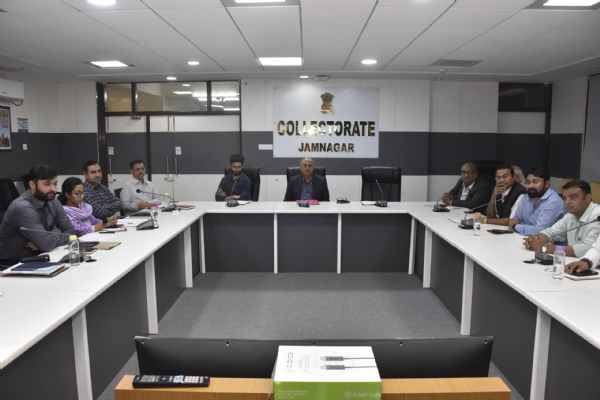 ઉદ્યોગકારો સાથે બેઠક ઉદ્યોગકારો સાથે બેઠક