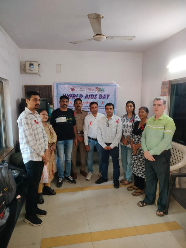 ટ્રાફિક પોલીસ દ્વારા વિશ્વ એઇડ્સ દિવસની ઉજવણી કરાઈ. ટ્રાફિક પોલીસ દ્વારા વિશ્વ એઇડ્સ દિવસની ઉજવણી કરાઈ.