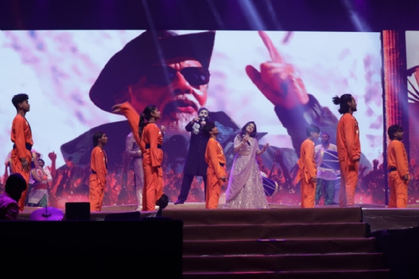 વડાપ્રધાનના જીવનચરિત્ર પર આધારિત મલ્ટિમીડિયા શૉ ‘નમોત્સવ’ને રાજ્યપાલ આચાર્ય દેવવ્રતએ નિહાળ્યો