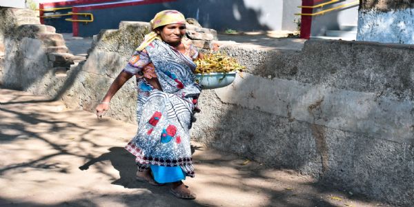 વડોદરા જિલ્લાના સફાઇ સેવીકાને ગ્રામ્ય સ્વચ્છતા માટેના, પ્રશસ્તિપત્ર આપી મુખ્યમંત્રીના અભિનંદન