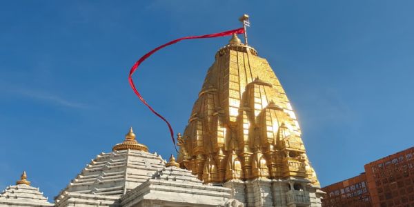 અંબાજી મંદિરમાં 5 મીટરની ધજા આરોહણનો નિર્ણય. આગામી 1 જાન્યુઆરીથી અમલ