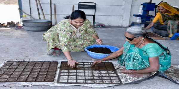 વડોદરા જિલ્લામા પાદરા સ્થિત જશોદા ગીર ગૌશાળા ગ્રામીણ મહિલા સશક્તિકરણનું પ્રેરક સ્તંભ