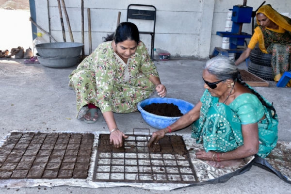 વડોદરા જિલ્લામા પાદરા સ્થિત જશોદા ગીર ગૌશાળા ગ્રામીણ મહિલા સશક્તિકરણનું પ્રેરક સ્તંભ