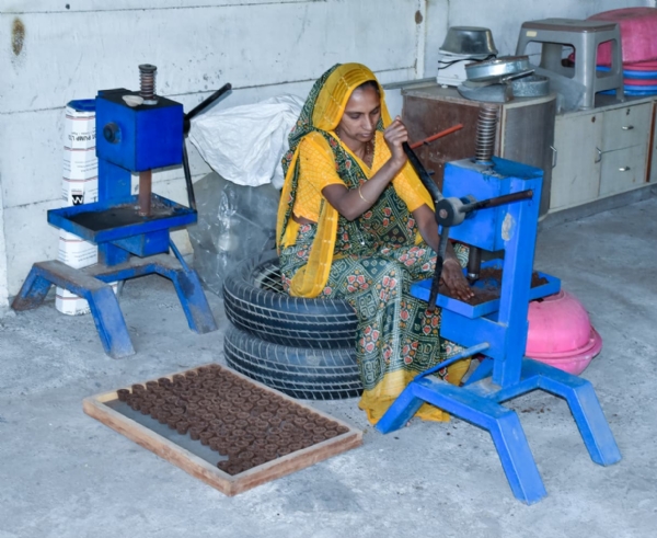 વડોદરા જિલ્લામા પાદરા સ્થિત જશોદા ગીર ગૌશાળા ગ્રામીણ મહિલા સશક્તિકરણનું પ્રેરક સ્તંભ