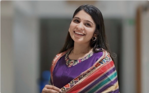 सूरत की गायिका आरती सांगाणी सूरत की गायिका आरती सांगाणी