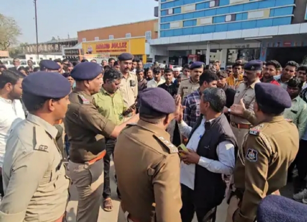 સિદ્ધપુરમાં આદિવાસી સમાજની ગાંધીનગર પદયાત્રા પોલીસ દ્વારા અટકાઇ