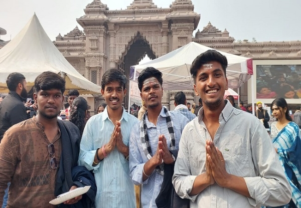 ધાર્મિક સ્થળો પર યુવાનોનો ધસારો