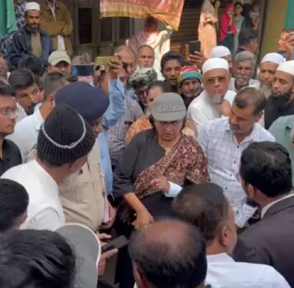 પાટણમાં ગેરકાયદેસર સ્લોટિંગ યુનિટો સીલ કરવાની કાર્યવાહી મુલતવી