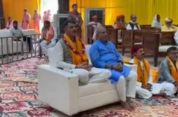 પાટણના અનાવાડામાં શ્રીમદ્ ભાગવત કથાના  ચોથા દિવસે ગુજરાત વિધાનસભાના અધ્યક્ષ શંકર ચૌધરી તેમજ હુડકોના ડિરેક્ટર કે.સી. પટેલે કથા શ્રવણ કરી