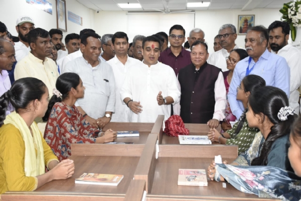 નાયબ મુખ્યમંત્રીએ બનાસકાંઠાના વડગામ ખાતે આધુનિક સુવિધાઓથી સજ્જ લાઇબ્રેરીનું કર્યું લોકાર્પણ નાયબ મુખ્યમંત્રીએ બનાસકાંઠાના વડગામ ખાતે આધુનિક સુવિધાઓથી સજ્જ લાઇબ્રેરીનું કર્યું લોકાર્પણ