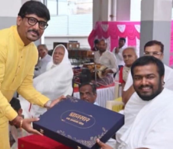 ‘જ્ઞાનસાર: એક અધ્યાત્મ ગીતા’ ગ્રંથનું વિમોચન વિજય રત્નશેખરસૂરીશ્વરજી મહારાજના 50મા દીક્ષા દિન નિમિત્તે કરવામાં આવ્યું