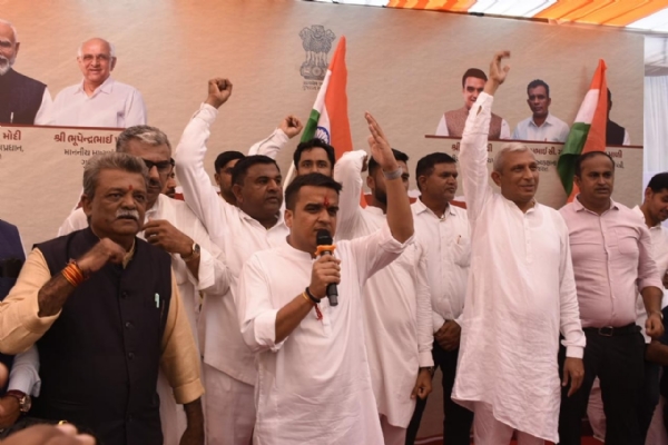 નાયબ મુખ્યમંત્રીએ બનાસકાંઠાના વડગામ ખાતે આધુનિક સુવિધાઓથી સજ્જ લાઇબ્રેરીનું કર્યું લોકાર્પણ નાયબ મુખ્યમંત્રીએ બનાસકાંઠાના વડગામ ખાતે આધુનિક સુવિધાઓથી સજ્જ લાઇબ્રેરીનું કર્યું લોકાર્પણ