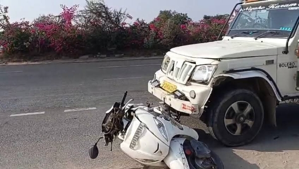 ઊંઝા–ઉનાવા હાઈવે પર દુર્ઘટના — પીકઅપની ટક્કરથી એકનું મોત, મહિલાની હાલત ગંભીર ઊંઝા–ઉનાવા હાઈવે પર દુર્ઘટના — પીકઅપની ટક્કરથી એકનું મોત, મહિલાની હાલત ગંભીર