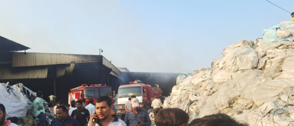 બોરસરા ખાતે આવેલ જેબી ઈકો ટેક્ષ કંપનીમાં ભીષણ આગ લાગી ધુમાડાના ગોટેગોટા ઉડ્યા બોરસરા ખાતે આવેલ જેબી ઈકો ટેક્ષ કંપનીમાં ભીષણ આગ લાગી ધુમાડાના ગોટેગોટા ઉડ્યા