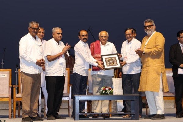 કચ્છના ધોરડો ખાતેથી રણોત્સવ