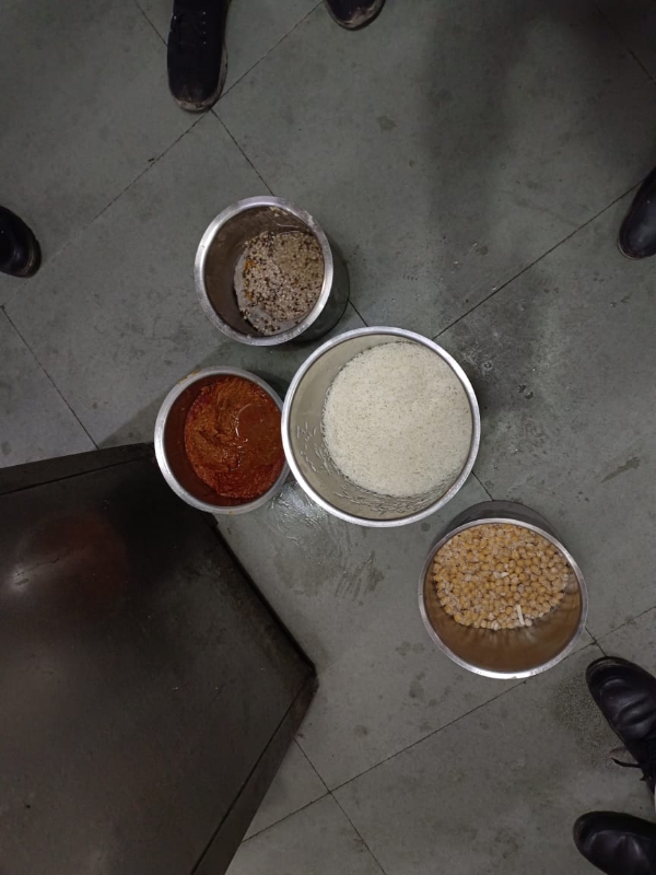 પોરબંદર ખાદ્ય અને ઔષધ નિયમન વિભાગ દ્વારા માધવપુર ખાતે ખાદ્ય પેઢીઓનું ચેકીંગ કરાયું.