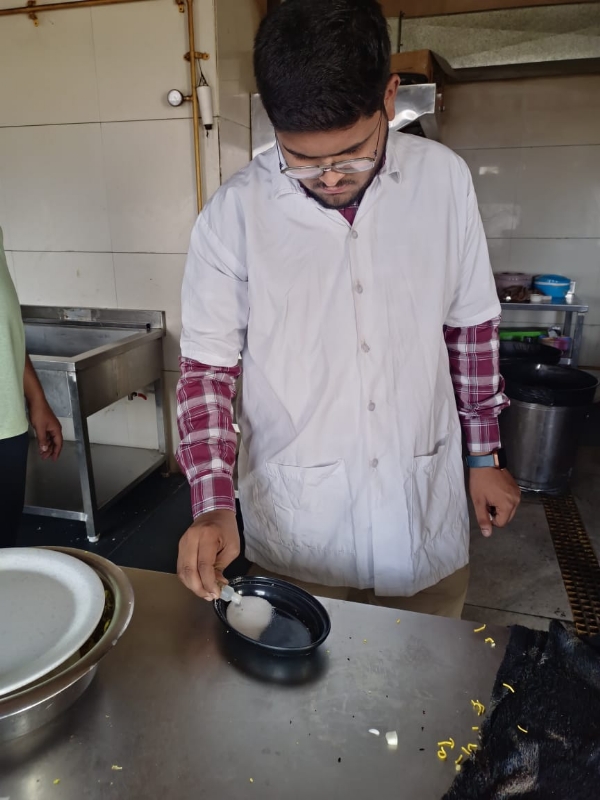 પોરબંદર ખાદ્ય અને ઔષધ નિયમન વિભાગ દ્વારા માધવપુર ખાતે ખાદ્ય પેઢીઓનું ચેકીંગ કરાયું.