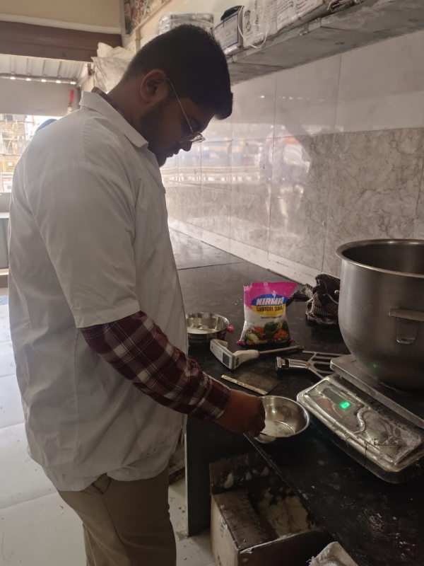 પોરબંદર ખાદ્ય અને ઔષધ નિયમન વિભાગ દ્વારા માધવપુર ખાતે ખાદ્ય પેઢીઓનું ચેકીંગ કરાયું.