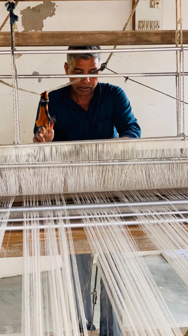 કચ્છના ભુજોડી ગામના 46 વણકરોએ મેળવ્યો છે રાષ્ટ્રીય પુરસ્કાર કચ્છના ભુજોડી ગામના 46 વણકરોએ મેળવ્યો છે રાષ્ટ્રીય પુરસ્કાર