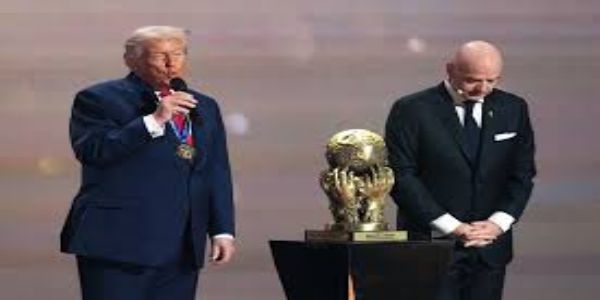 ફૂટબોલ વર્લ્ડ કપ ડ્રો દરમિયાન ડોનાલ્ડ ટ્રમ્પને, પ્રથમ ફીફા શાંતિ પુરસ્કાર એનાયત કરાયો