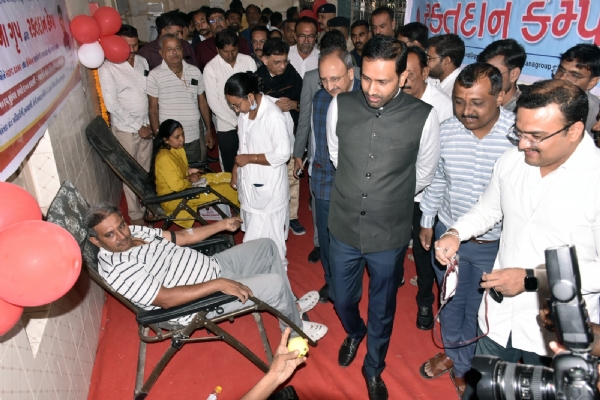 રાજ્ય સરકાર દ્વારા સાવરકુંડલાને પ્રથમ બ્લડબેંકની ભેટ રાજ્ય સરકાર દ્વારા સાવરકુંડલાને પ્રથમ બ્લડબેંકની ભેટ