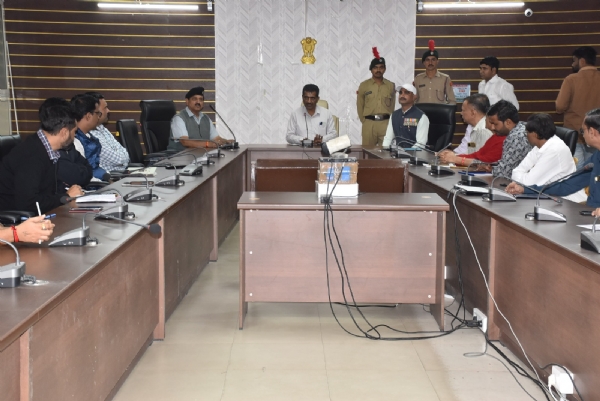 જિલ્લામાં સશસ્ત્ર સેના ધ્વજ દિનની ઉજવણીનો પ્રારંભ જિલ્લાવાસીઓને મહત્તમ ફાળો આપવા નિવાસી અધિક કલેક્ટરશ્રીની અપીલ જિલ્લામાં સશસ્ત્ર સેના ધ્વજ દિનની ઉજવણીનો પ્રારંભ જિલ્લાવાસીઓને મહત્તમ ફાળો આપવા નિવાસી અધિક કલેક્ટરશ્રીની અપીલ