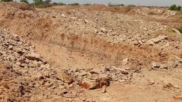 જમીનમાં ખોદકામ જમીનમાં ખોદકામ