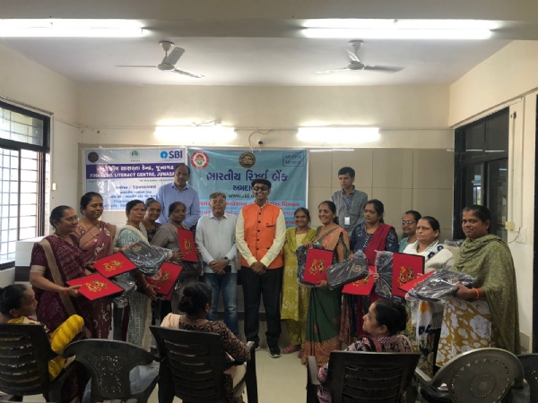 પ્રજ્ઞાચક્ષુ મહિલા સશક્તિકરણ પ્રજ્ઞાચક્ષુ મહિલા સશક્તિકરણ