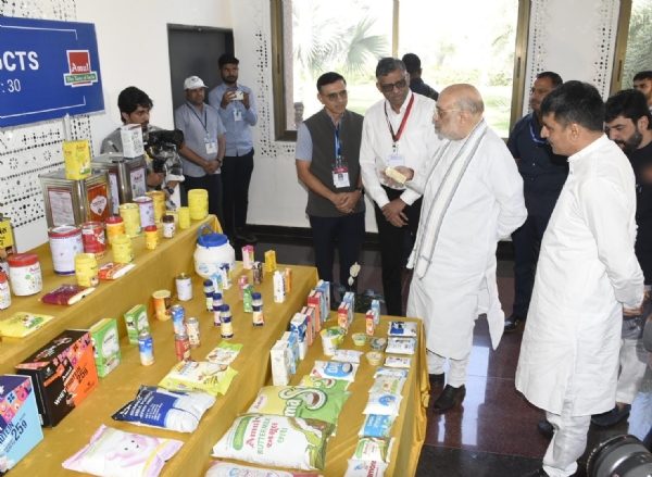 બનાસ ડેરી હસ્તકના વિવિધ પ્રકલ્પોનું ખાતમુર્હુત અને લોકાર્પણ બનાસ ડેરી હસ્તકના વિવિધ પ્રકલ્પોનું ખાતમુર્હુત અને લોકાર્પણ