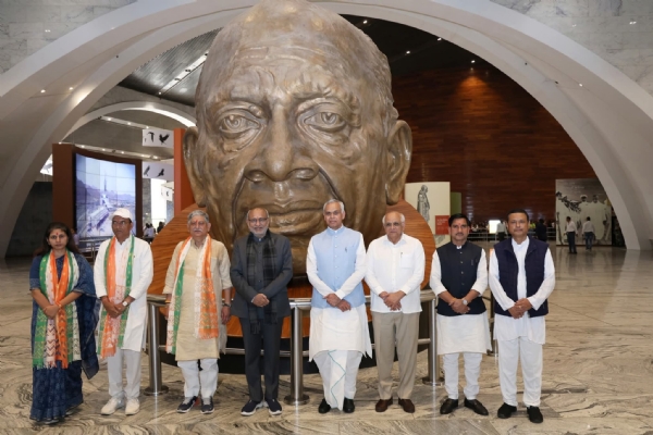 એક અને અખંડ ભારતના નિર્માણમાં સરદાર સાહેબનું યોગદાન પેઢીઓ સુધી અમર રહેશે ઉપરાષ્ટ્રપતિ સી.પી.રાધાકૃષ્ણન એક અને અખંડ ભારતના નિર્માણમાં સરદાર સાહેબનું યોગદાન પેઢીઓ સુધી અમર રહેશે ઉપરાષ્ટ્રપતિ સી.પી.રાધાકૃષ્ણન