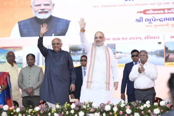 અમદાવાદને અનેકવિધ વિકાસ પ્રકલ્પોની ભેટ ધરતા કેન્દ્રીય મંત્રી અમિત શાહ અમદાવાદને અનેકવિધ વિકાસ પ્રકલ્પોની ભેટ ધરતા કેન્દ્રીય મંત્રી અમિત શાહ