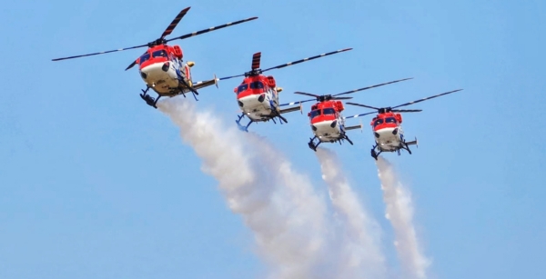 અંકલેશ્વર એરસ્ટ્રીપ ખાતે વાયુસેનાની સારંગ ટીમે હેલિકોપ્ટરના કરતબ રજૂ કર્યા અંકલેશ્વર એરસ્ટ્રીપ ખાતે વાયુસેનાની સારંગ ટીમે હેલિકોપ્ટરના કરતબ રજૂ કર્યા