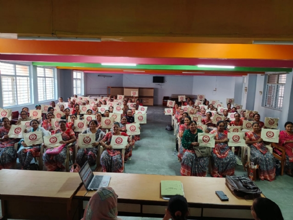 પોરબંદર ખાતે બેટી બચાવો, બેટી પઢાવો યોજના અંતર્ગત  માર્ગદર્શન સેમિનાર યોજાયો.