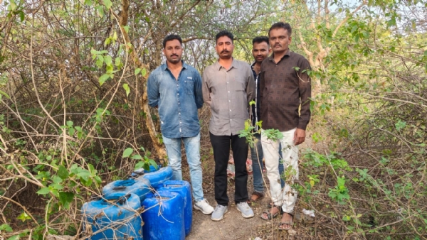 રાણાવાવ પોલીસે બરડા ડુંગરમાં ચાલતી દેશી દારૂની 2 ભઠ્ઠી તોડી પાડી.