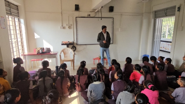 રખડતાં કૂતરાથી બચવા શાળાના