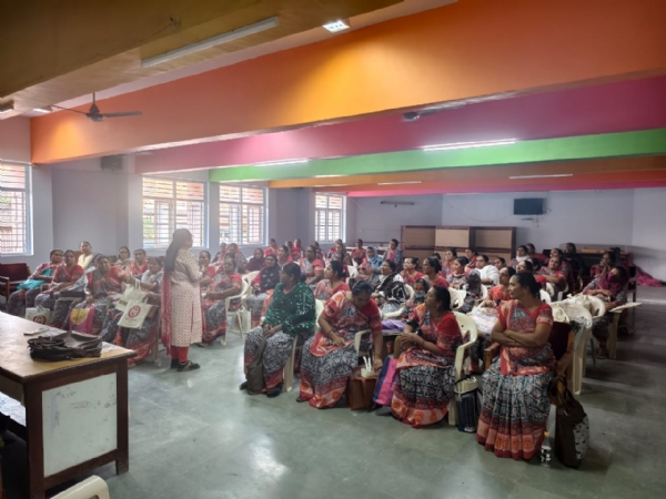 પોરબંદર ખાતે બેટી બચાવો, બેટી પઢાવો યોજના અંતર્ગત  માર્ગદર્શન સેમિનાર યોજાયો.