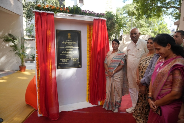 શહેરી વિકાસ રાજ્યમંત્રીની ઉપસ્થિતીમાં કર્મચારી આવાસનું લોકાર્પણ