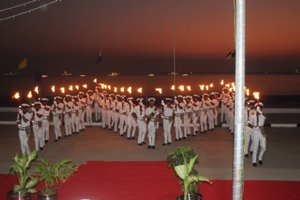 નેવી ડે ની ઉજવણી અંતર્ગત ઇન્ડિયન નેવી દ્વારા પોરબંદરની ચોપાટી ખાતે ખાસ કાર્યક્રમ યોજાયો.