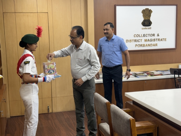 પોરબંદર જિલ્લા સૈનિક કલ્યાણ અને પુનર્વસવાટ કચેરી  દ્વારા  સશસ્ત્ર સેના ધ્વજદિનની ભવ્ય ઉજવણી કરાઈ.