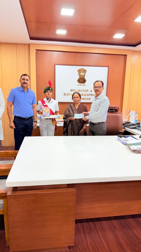 પોરબંદર જિલ્લા સૈનિક કલ્યાણ અને પુનર્વસવાટ કચેરી  દ્વારા  સશસ્ત્ર સેના ધ્વજદિનની ભવ્ય ઉજવણી કરાઈ.